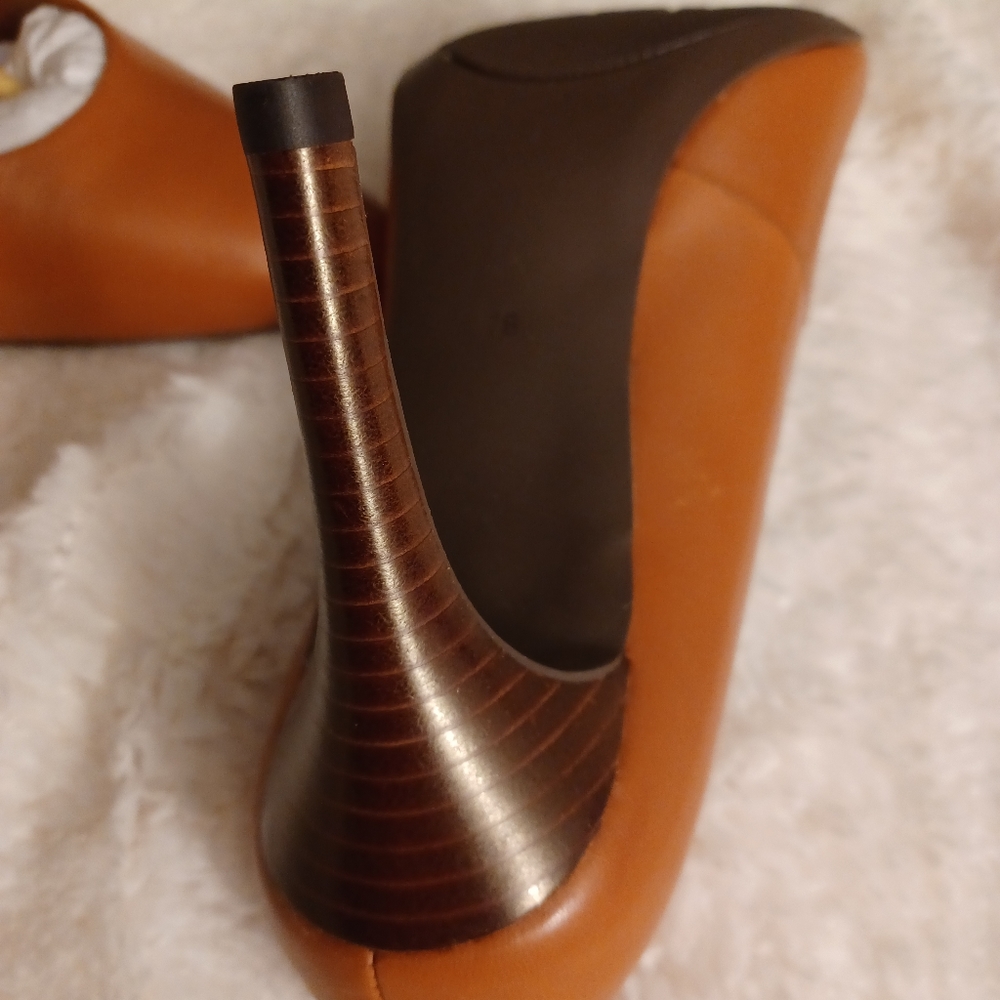 Shoes - Picture 7 of 9